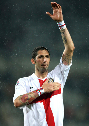 米体：米兰对迈尼昂的年薪报价提高至500万欧，尤文正在关注（米体：米兰上调迈尼昂年薪至500万欧元，尤文密切关注）