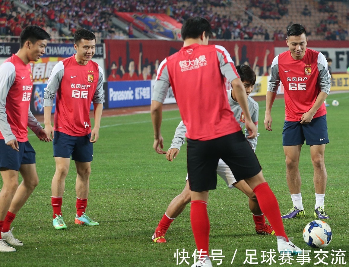 曼联冬窗寻找中场，瞄准加拉格尔欲低成本补强（曼联冬窗补强中场，加拉格尔成低价目标）