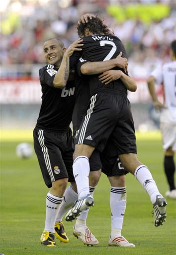 奥莫特不服软！频繁凌晨早起特训，采访屏蔽争议声，仍要冲总决赛（奥莫特强势回击：连日凌晨苦练，采访屏蔽质疑，剑指总决赛）