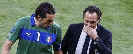 埃梅里：法国队每个位置的竞争都很激烈，我现在心态更平稳了（埃梅里：法国队各位置竞争白热化，如今我心态更从容）