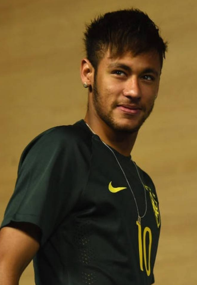 英媒：吉达国民想世界杯后签维尼修斯，准备开5年10亿欧薪水（英媒：吉达国民欲在世界杯后签下维尼修斯，拟奉上5年总额10亿欧合同）