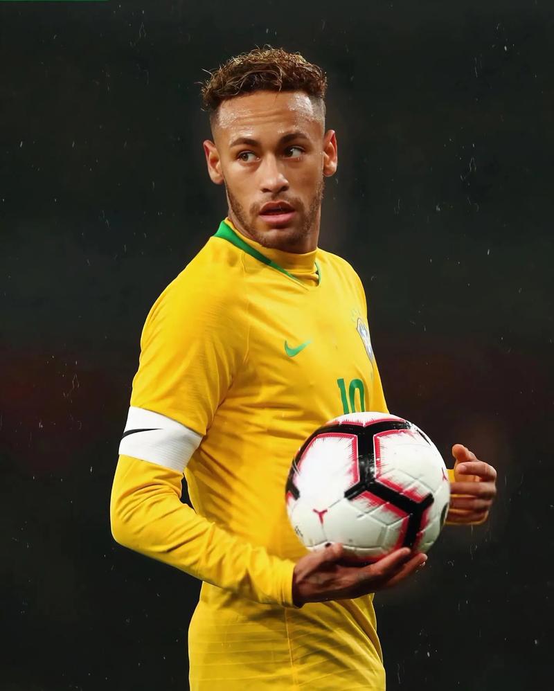 TA分析英格兰目前阵容：球队中轴线十分豪华，但替补深度不足（TA解读英格兰阵容：中轴线豪华，替补深度成短板）