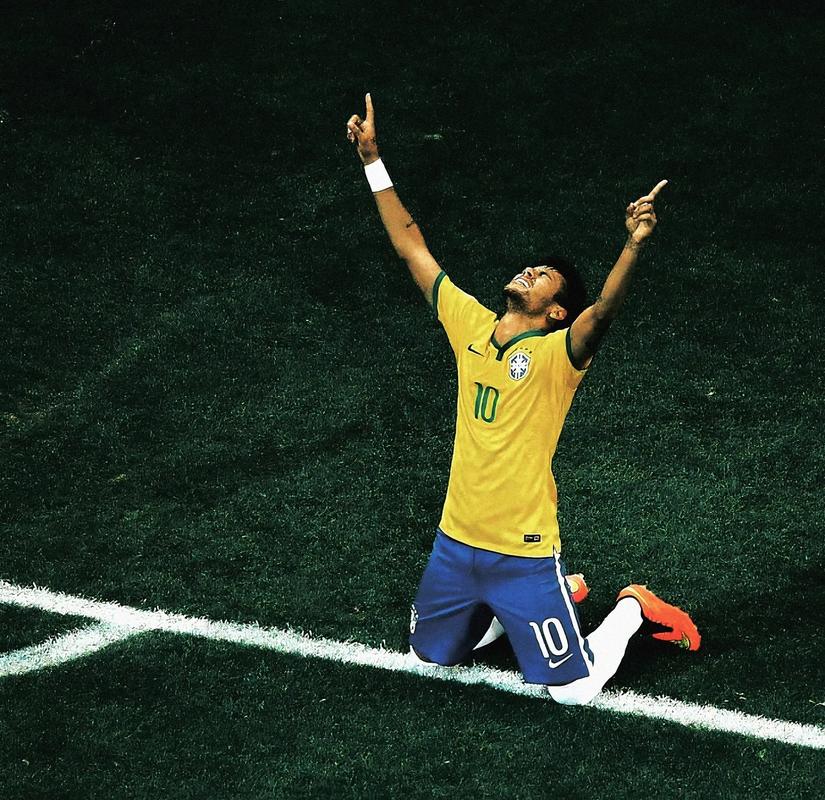 弗法纳：埃斯特旺还很年轻，但他非常出色，天赋惊人