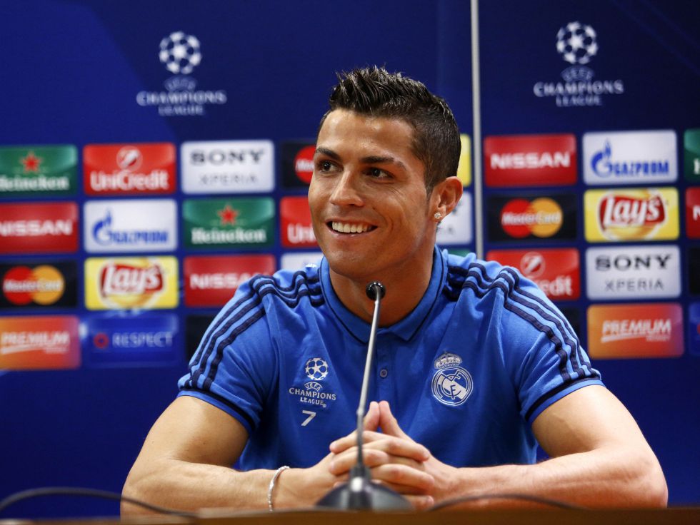 詹姆斯关键三分绝杀比赛（詹姆斯压哨三分绝杀定胜局）