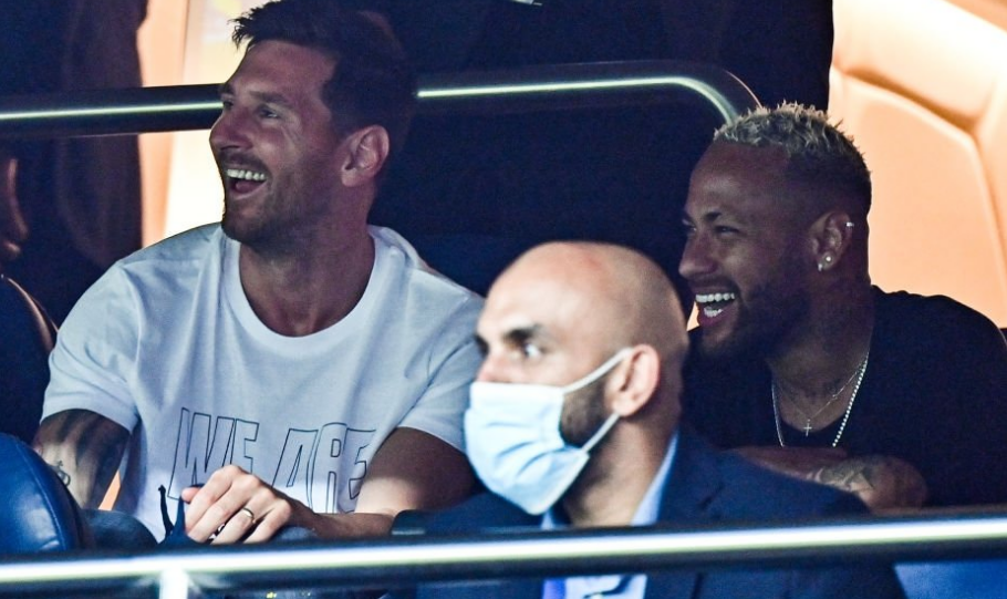 F1阿布扎比终极对决前瞻：诺里斯杆位稍占优，维斯塔潘正赛握主动（F1阿布扎比收官战前瞻：诺里斯杆位占先机，维斯塔潘正赛掌控主动权）