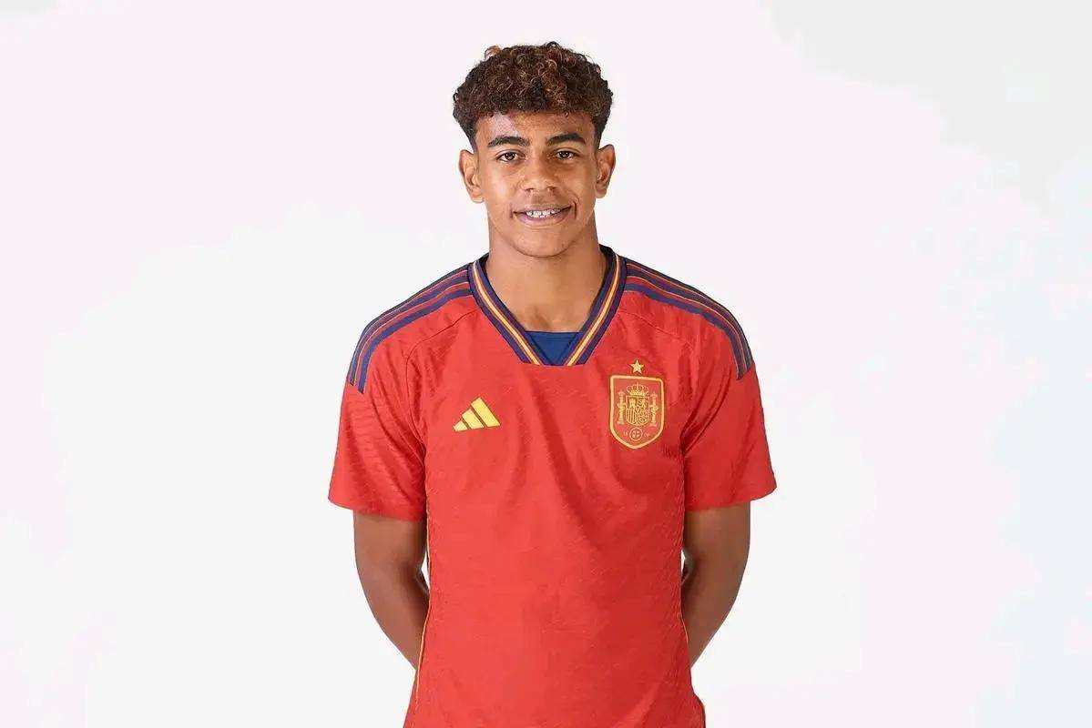 河南1-1云南，阿奇姆彭破门，史成龙送礼恩里克扳平（河南与云南1-1握手言和：阿奇姆彭先拔头筹，史成龙失误送礼，恩里克扳平）