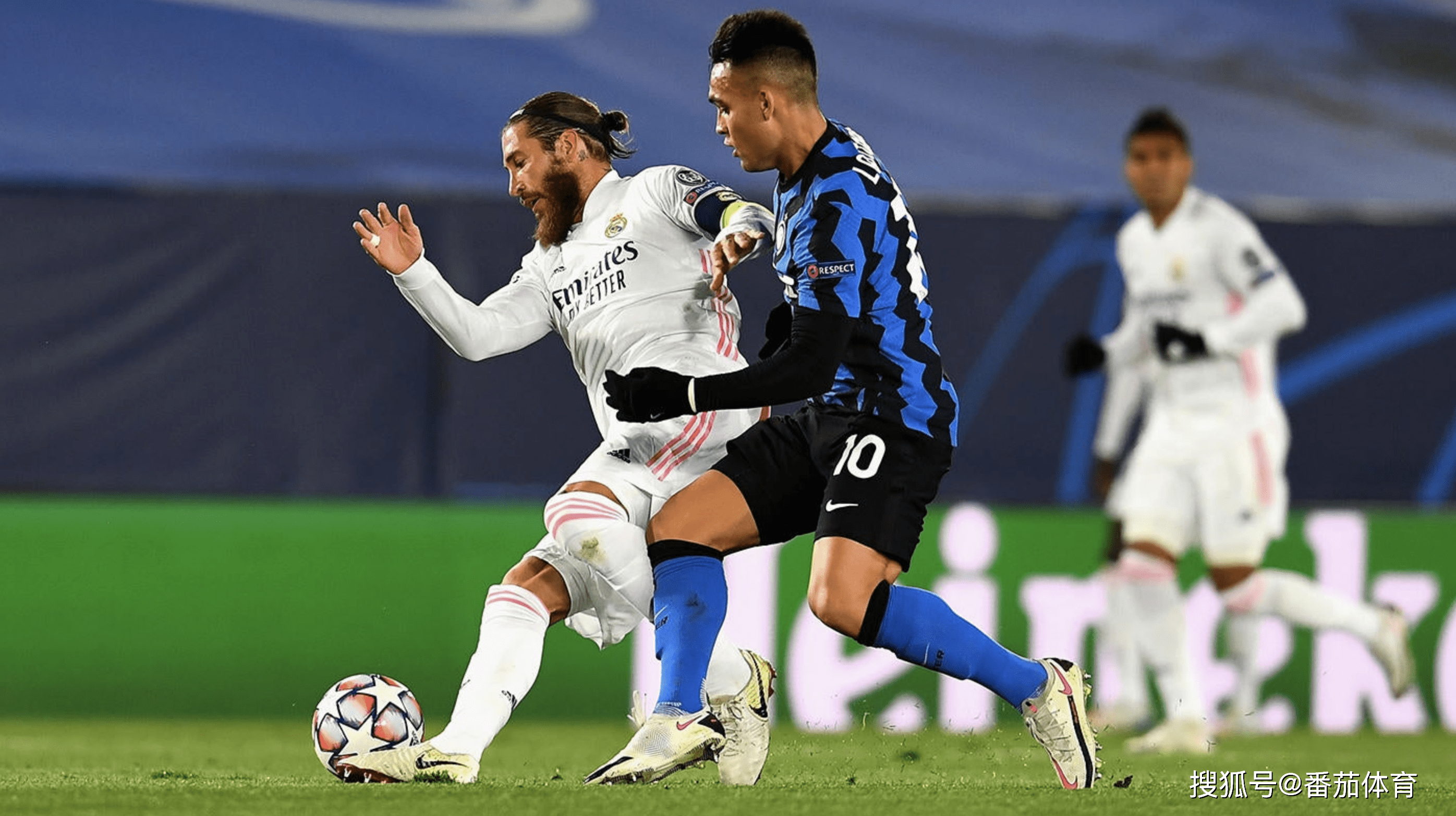 记者：目前米兰球队与弗拉霍维奇的经纪人就转会一事仍在谈判当中，球队计划明年免签球员（记者：米兰正与弗拉霍维奇经纪人洽谈转会，计划明年免签引进）